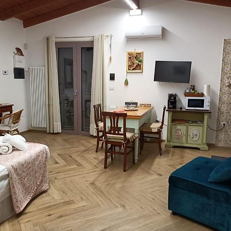 La Casa Di Chia Apartment Trepuzzi Bagian luar foto